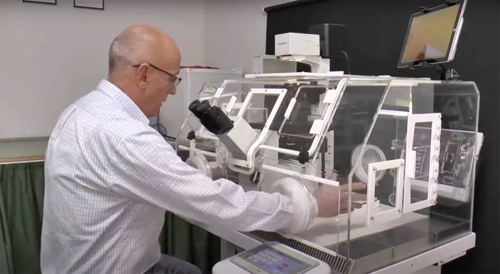 Video: Cell-Tek 3000 IV Microscope Chamber